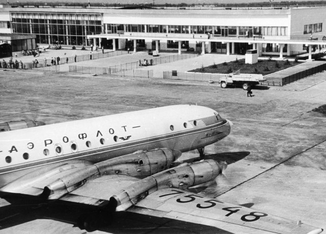 Ил-18 В . Анапа ,1978год..jpg